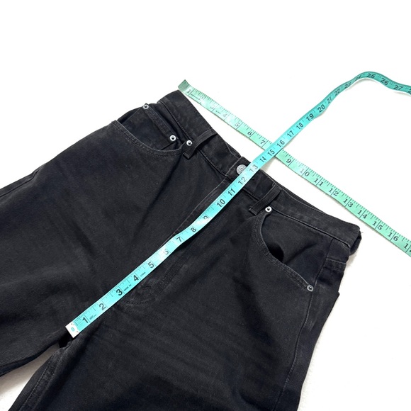 MOTHER SNACKS 26 High Rise Funnel Heel Cuff Jeans in Smacking Good washed black - Picture 12 of 13